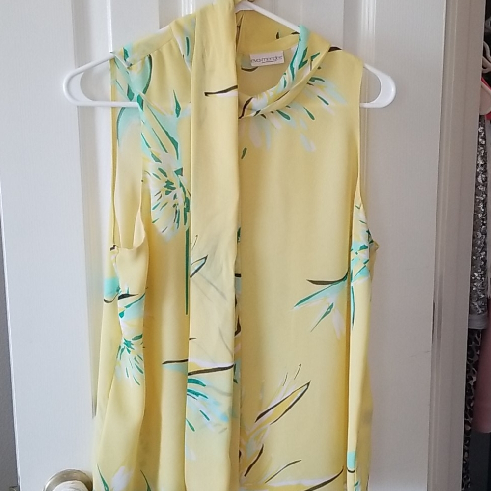 Yellow nexk tie top Eva Mendes
